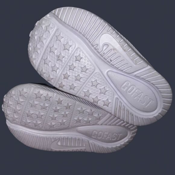 NWOB Baby/Toddler Nike Star Runner Sneakers Size 4C - Picture 3 of 7